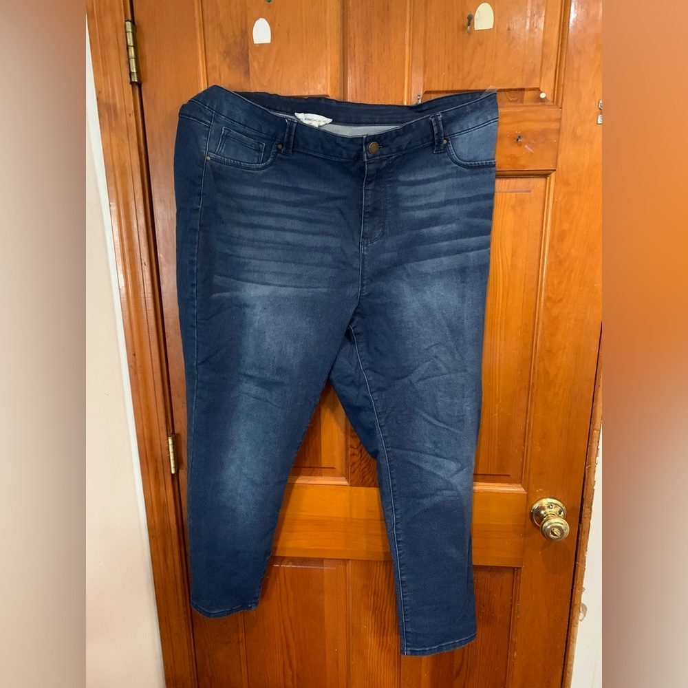 Women’s skinny jeans plus size 22W. Denim color.